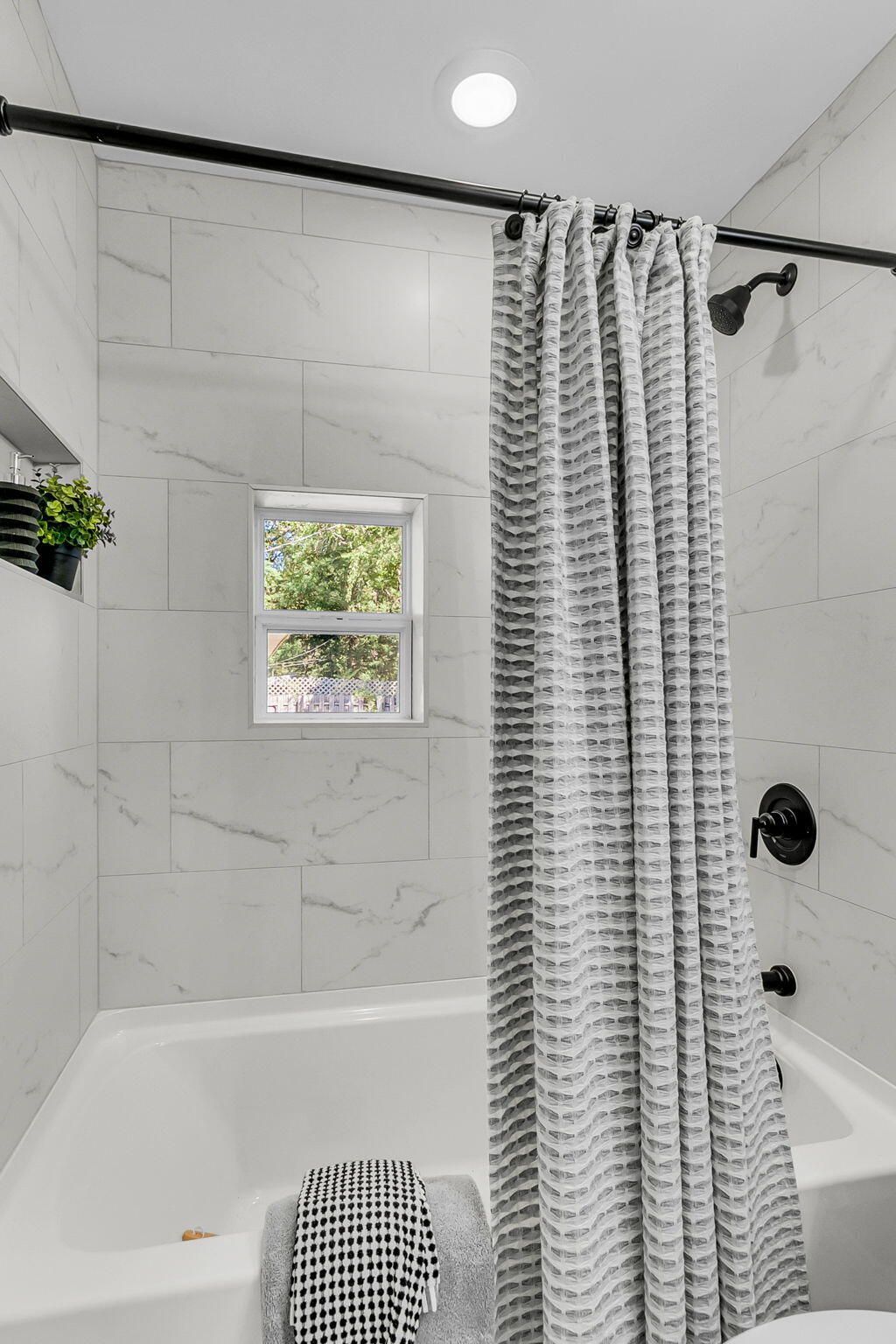 635 Sequoia Street Photo 14