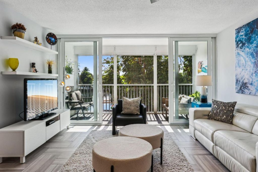 698 NE Spanish River Boulevard, Unit 24, Boca Raton, FL 33431 Photo