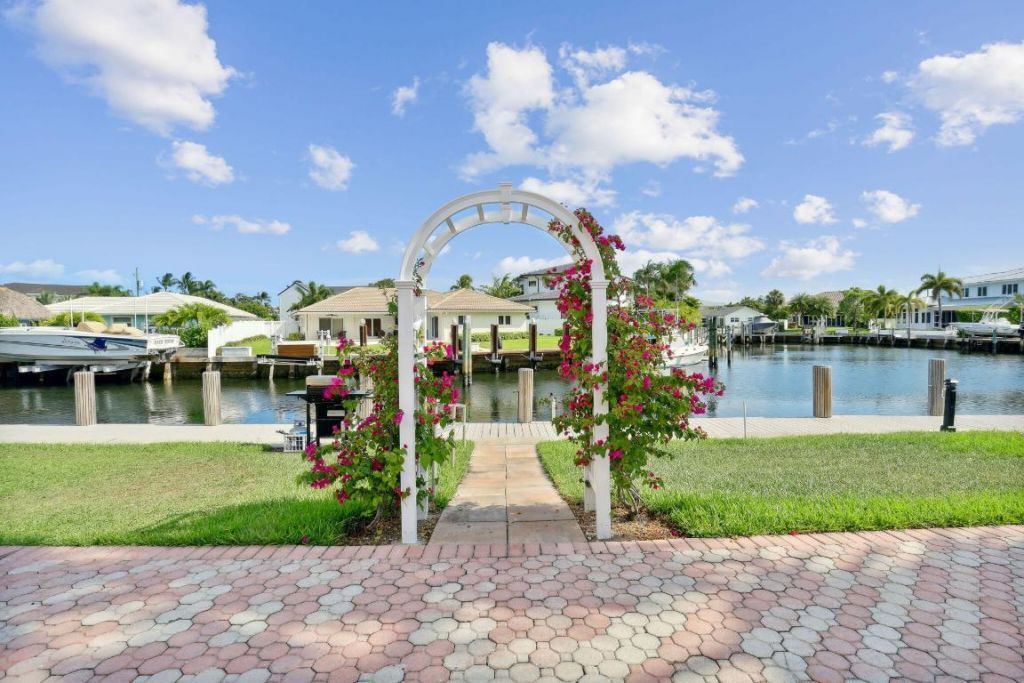 698 NE Spanish River Boulevard, Unit 24, Boca Raton, FL 33431 Photo