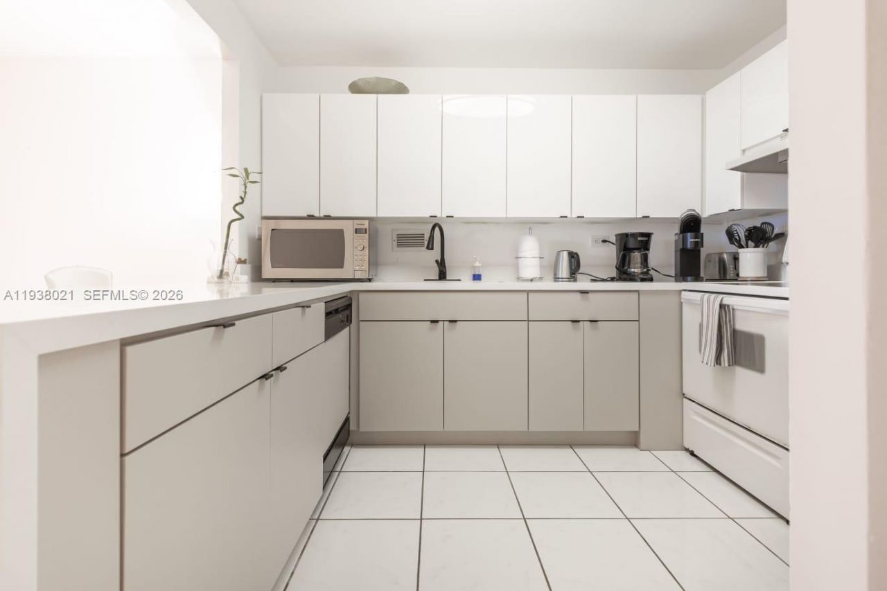 2301 Collins Ave, Unit 423, Miami Beach, FL 33139 Photo