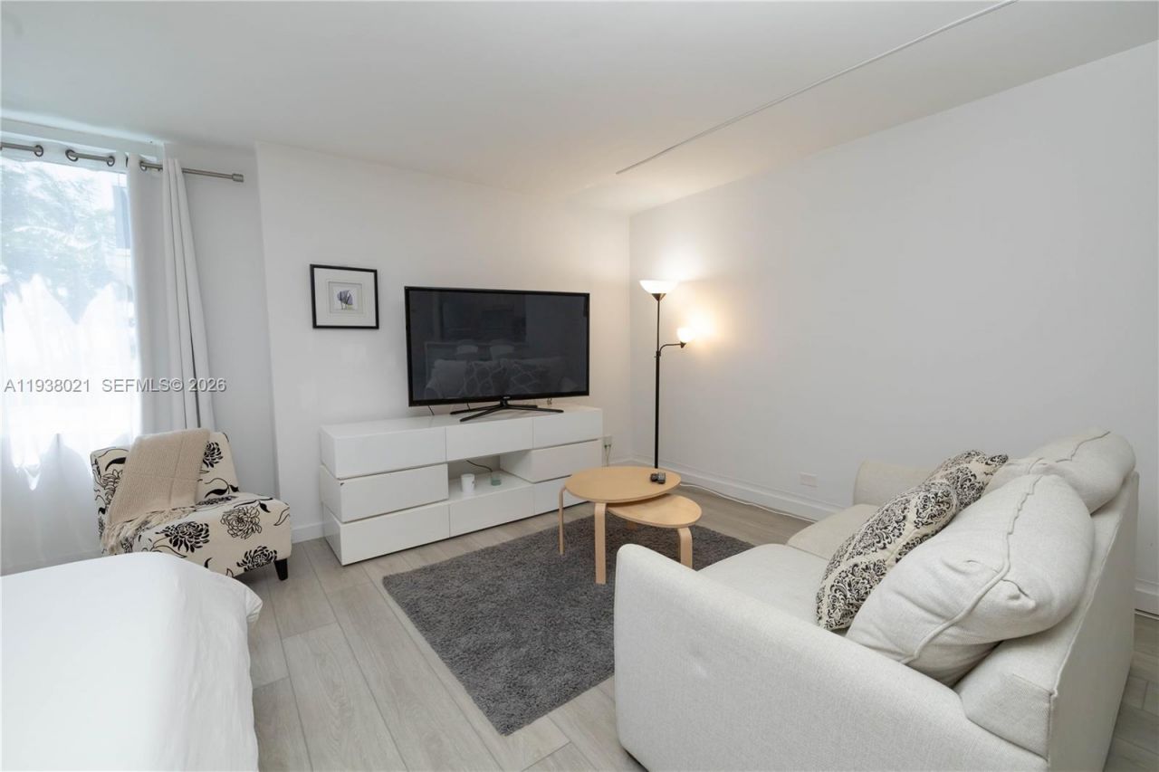 2301 Collins Ave, Unit 423, Miami Beach, FL 33139 Photo