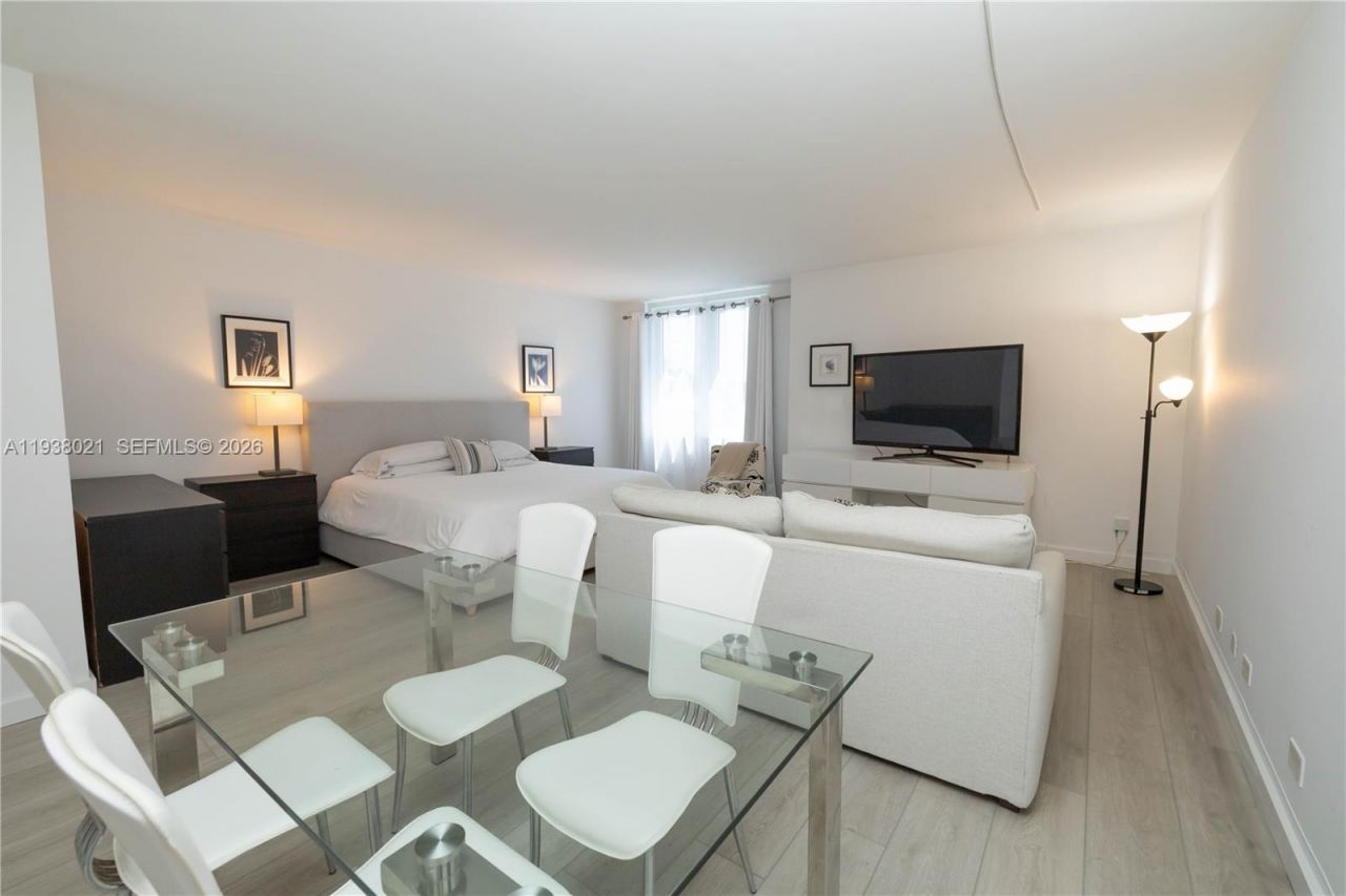 2301 Collins Ave, Unit 423, Miami Beach, FL 33139 Photo