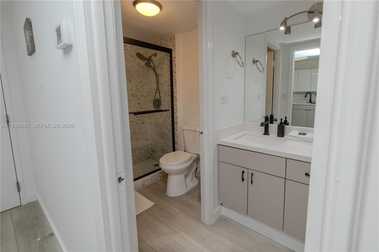 2301 Collins Ave, Unit 423, Miami Beach, FL 33139 Photo