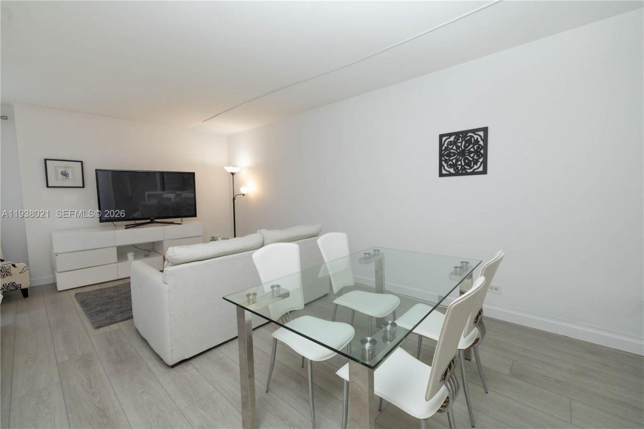 2301 Collins Ave, Unit 423, Miami Beach, FL 33139 Photo