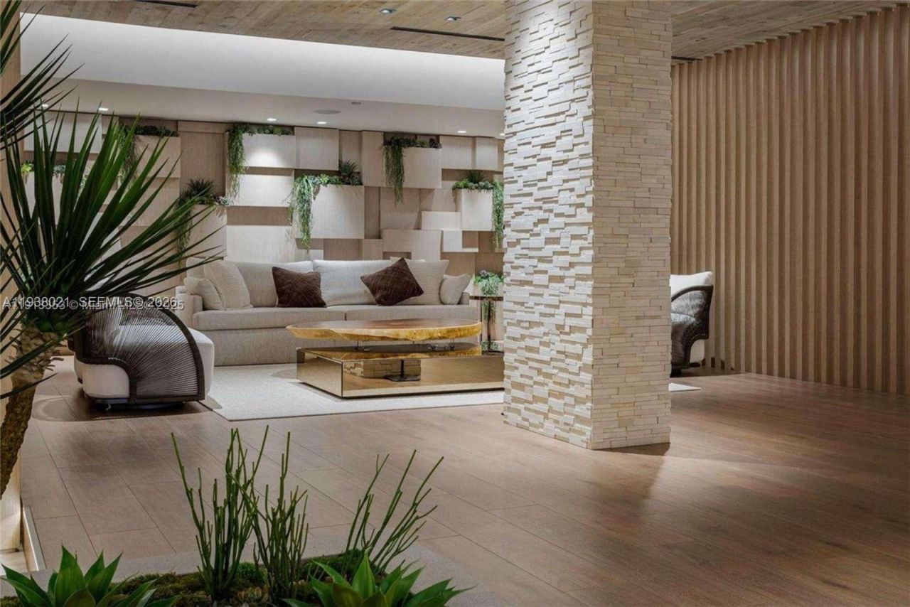 2301 Collins Ave, Unit 423, Miami Beach, FL 33139 Photo