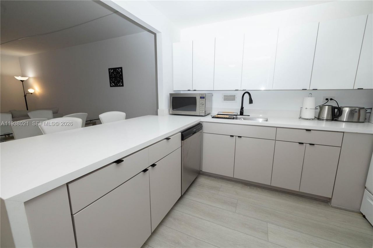 2301 Collins Ave, Unit 423, Miami Beach, FL 33139 Photo