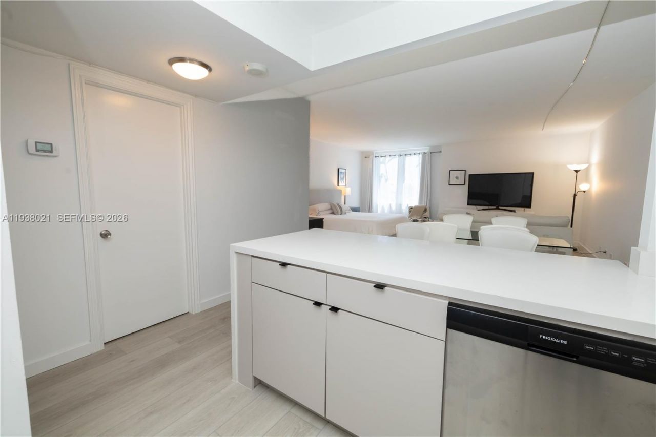 2301 Collins Ave, Unit 423, Miami Beach, FL 33139 Photo