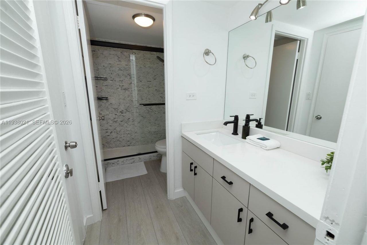 2301 Collins Ave, Unit 423, Miami Beach, FL 33139 Photo