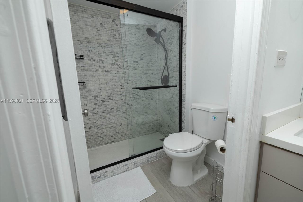 2301 Collins Ave, Unit 423, Miami Beach, FL 33139 Photo