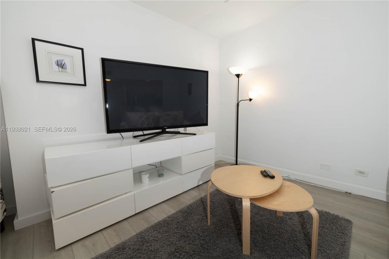 2301 Collins Ave, Unit 423, Miami Beach, FL 33139 Photo