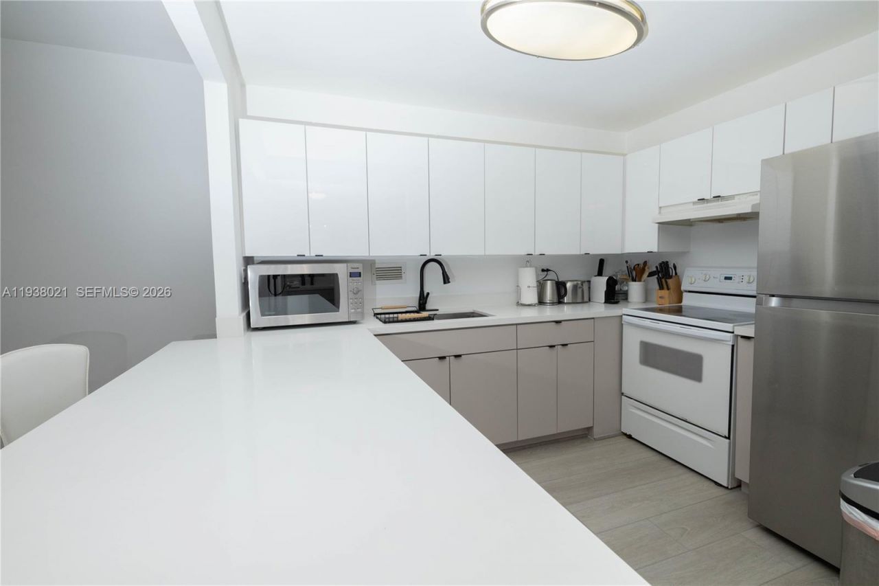 2301 Collins Ave, Unit 423, Miami Beach, FL 33139 Photo