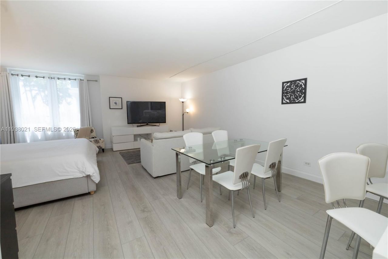 2301 Collins Ave, Unit 423, Miami Beach, FL 33139 Photo