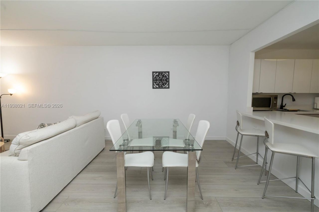 2301 Collins Ave, Unit 423, Miami Beach, FL 33139 Photo