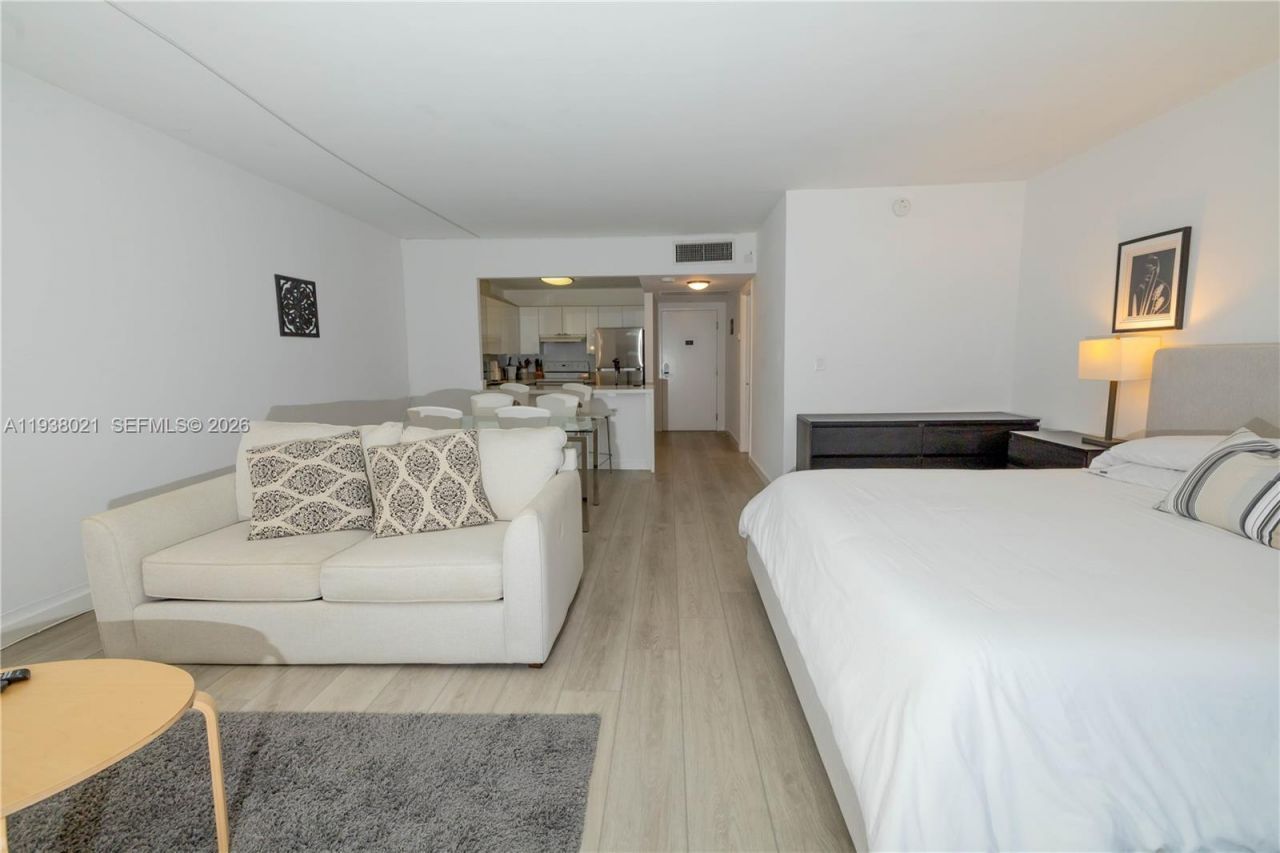 2301 Collins Ave, Unit 423, Miami Beach, FL 33139 Photo