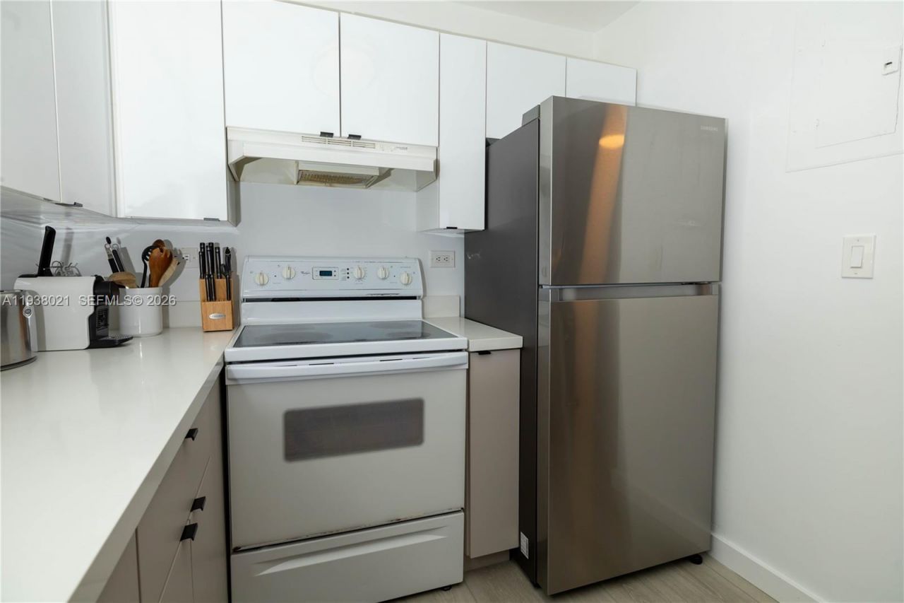 2301 Collins Ave, Unit 423, Miami Beach, FL 33139 Photo