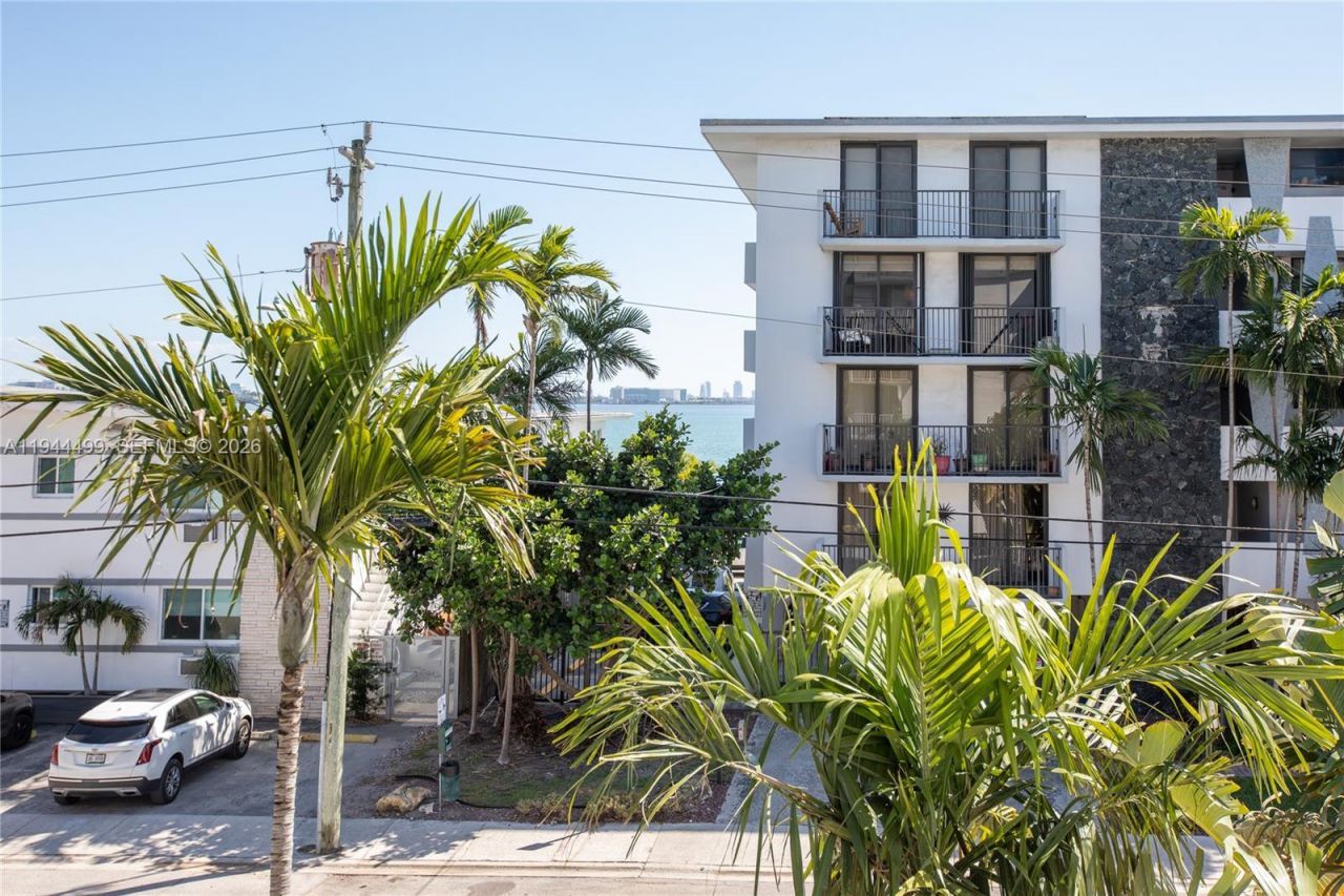 1801 S Treasure Dr , Unit 321, North Bay Village, FL 33141 Photo