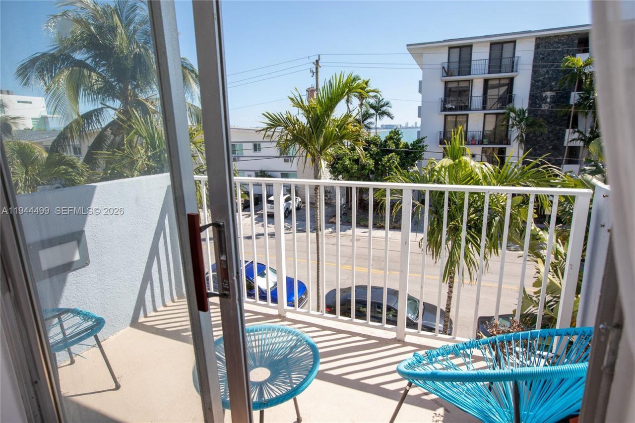 1801 S Treasure Dr , Unit 321, North Bay Village, FL 33141 Photo