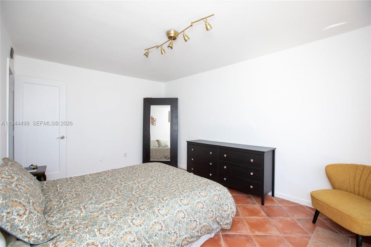 1801 S Treasure Dr , Unit 321, North Bay Village, FL 33141 Photo