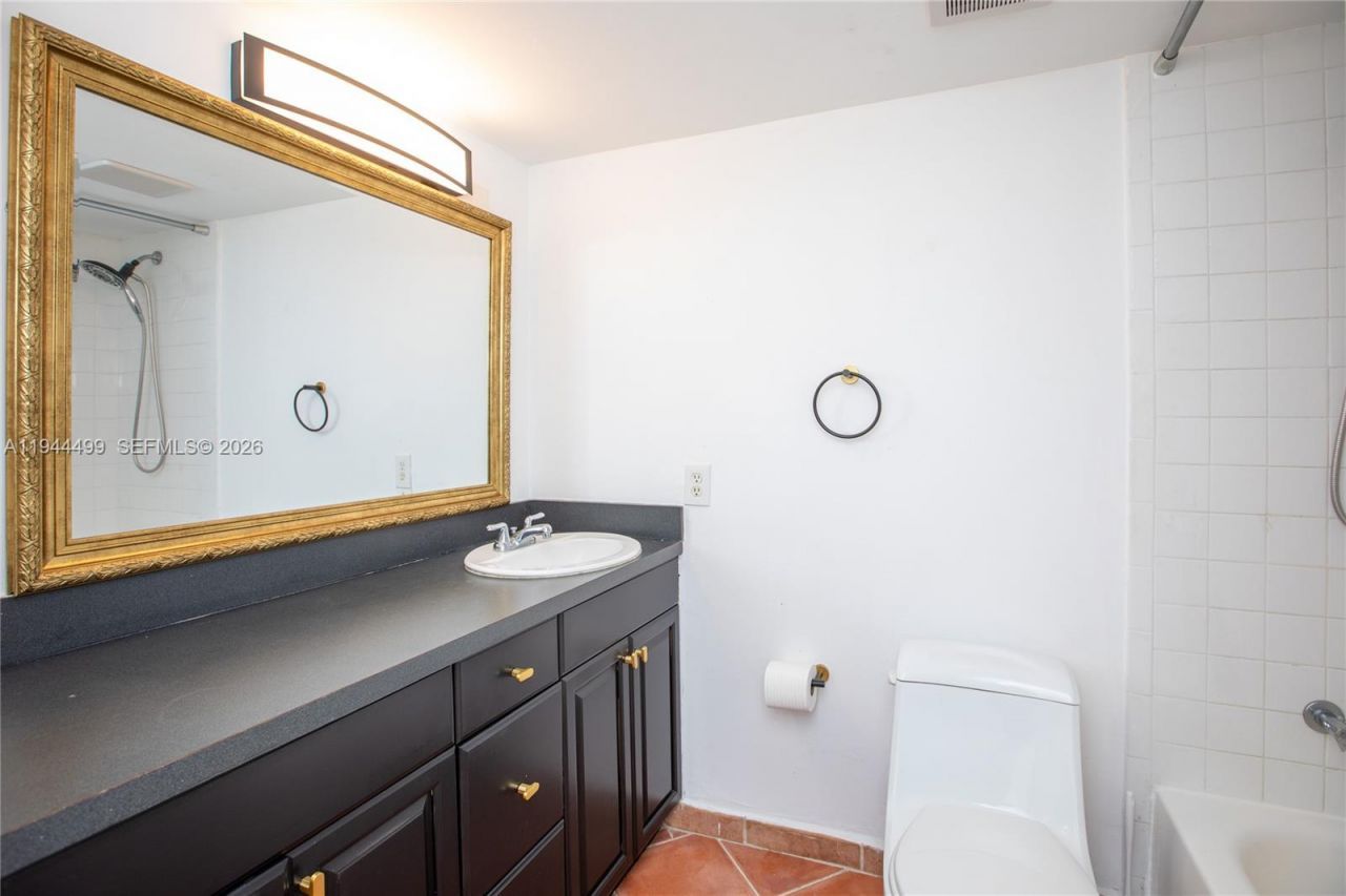 1801 S Treasure Dr , Unit 321, North Bay Village, FL 33141 Photo