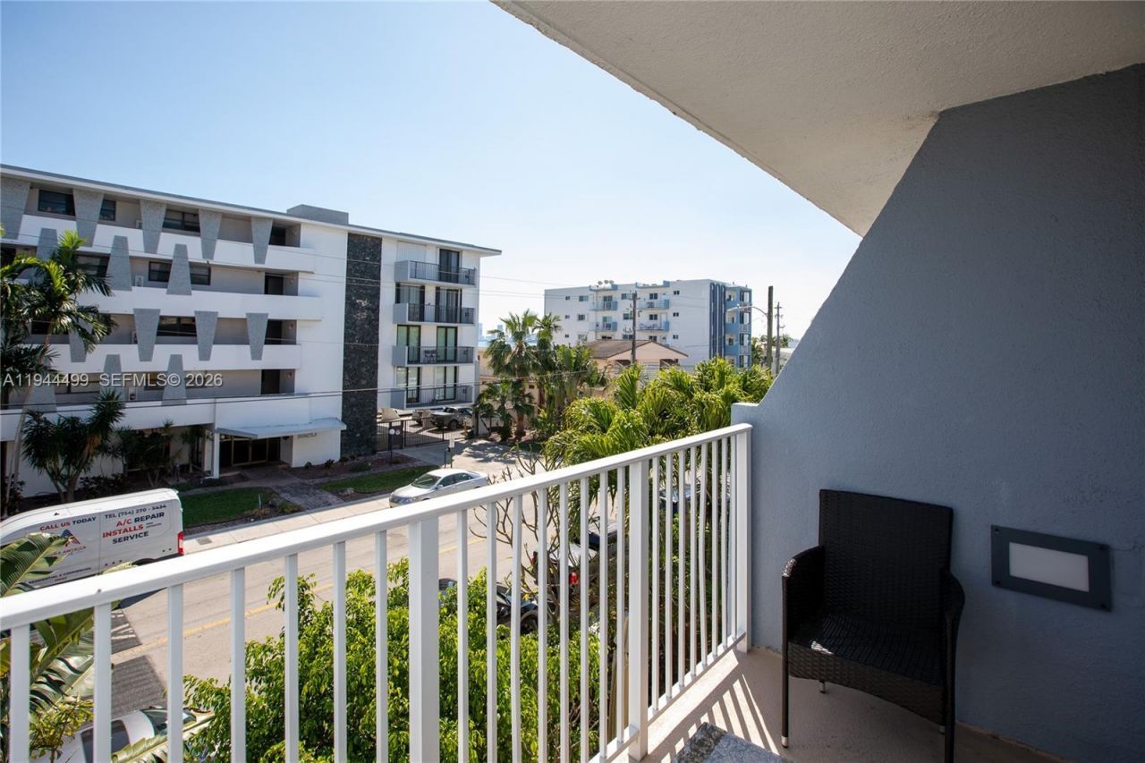 1801 S Treasure Dr , Unit 321, North Bay Village, FL 33141 Photo