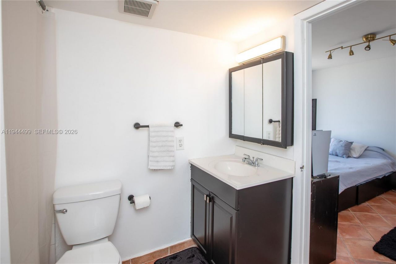 1801 S Treasure Dr , Unit 321, North Bay Village, FL 33141 Photo