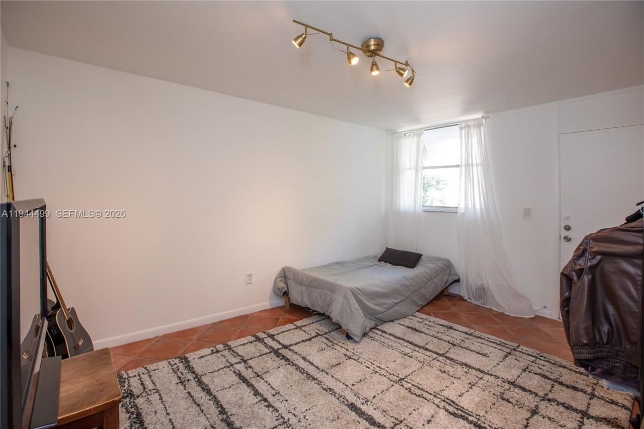 1801 S Treasure Dr , Unit 321, North Bay Village, FL 33141 Photo