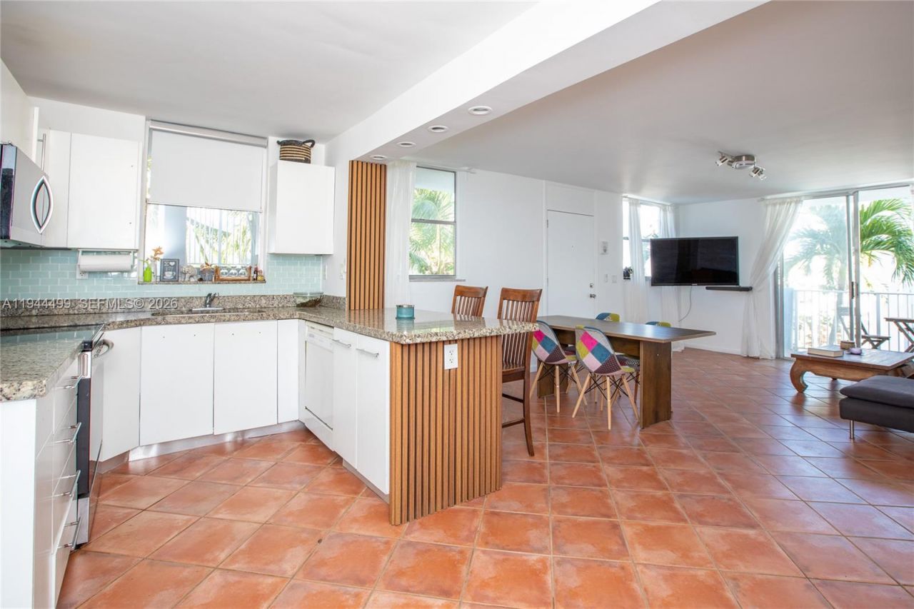 1801 S Treasure Dr , Unit 321, North Bay Village, FL 33141 Photo