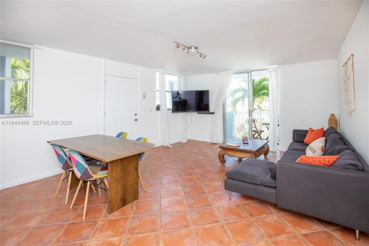 1801 S Treasure Dr , Unit 321, North Bay Village, FL 33141 Photo