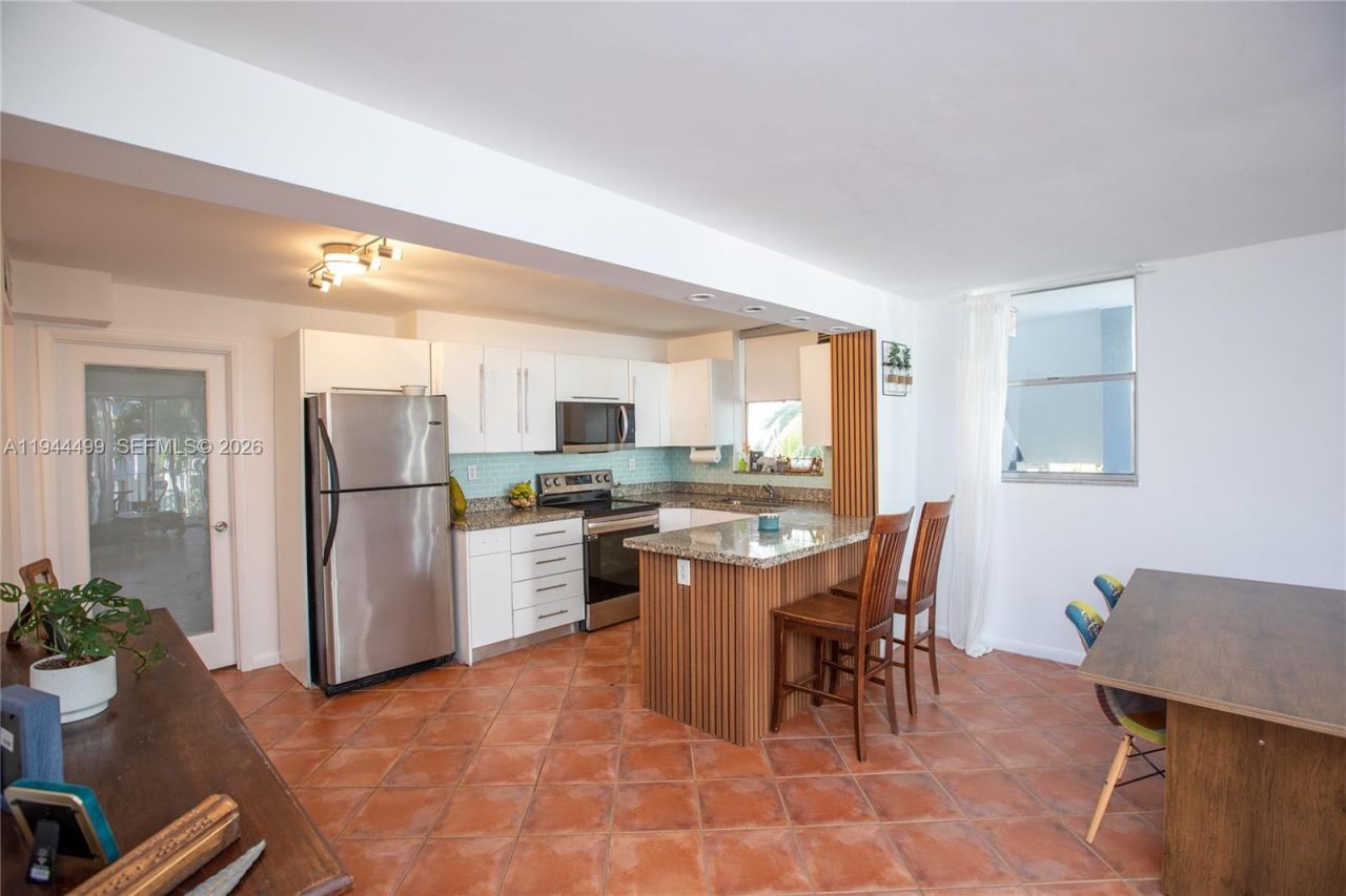 1801 S Treasure Dr , Unit 321, North Bay Village, FL 33141 Photo