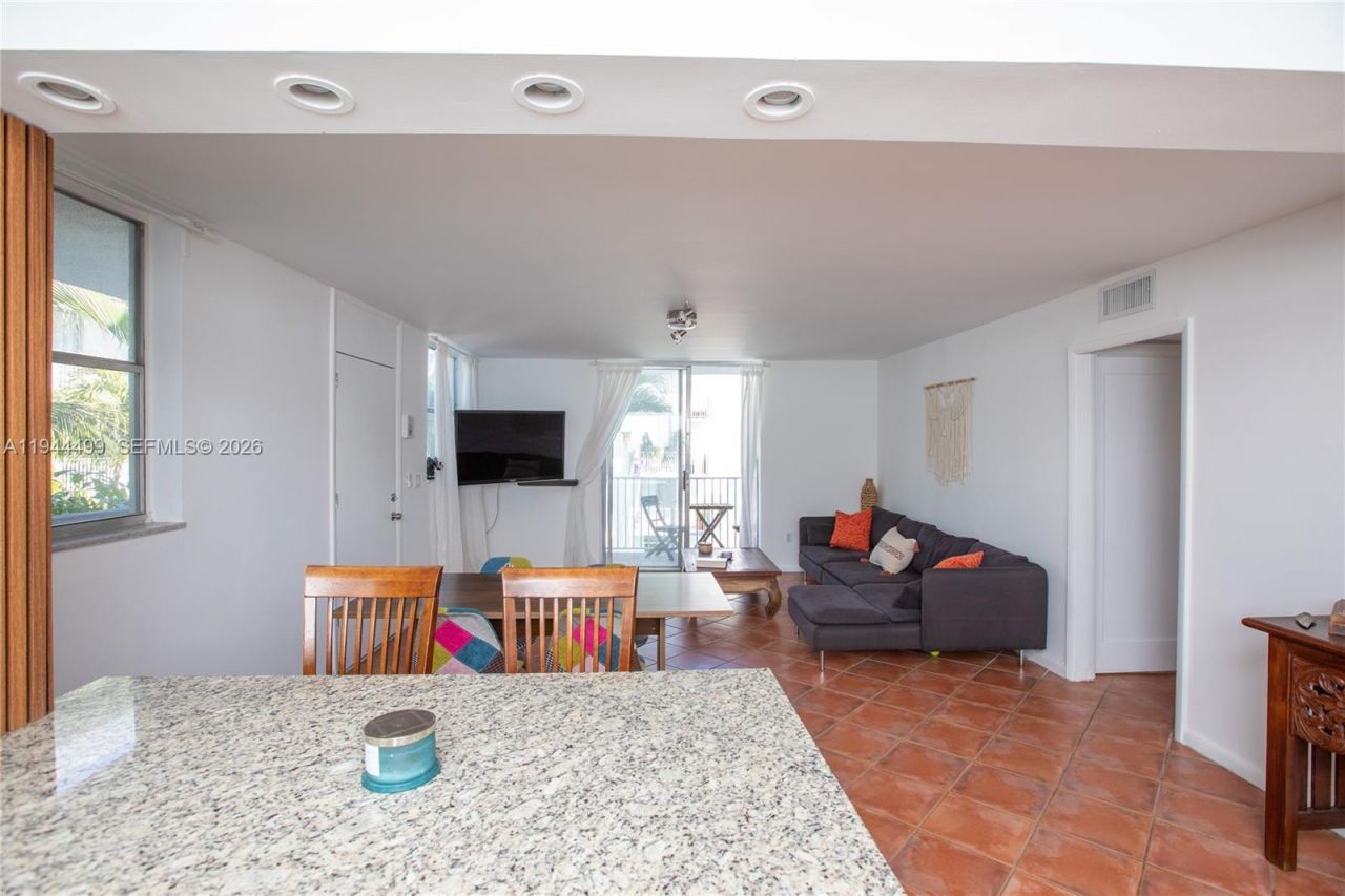 1801 S Treasure Dr , Unit 321, North Bay Village, FL 33141 Photo