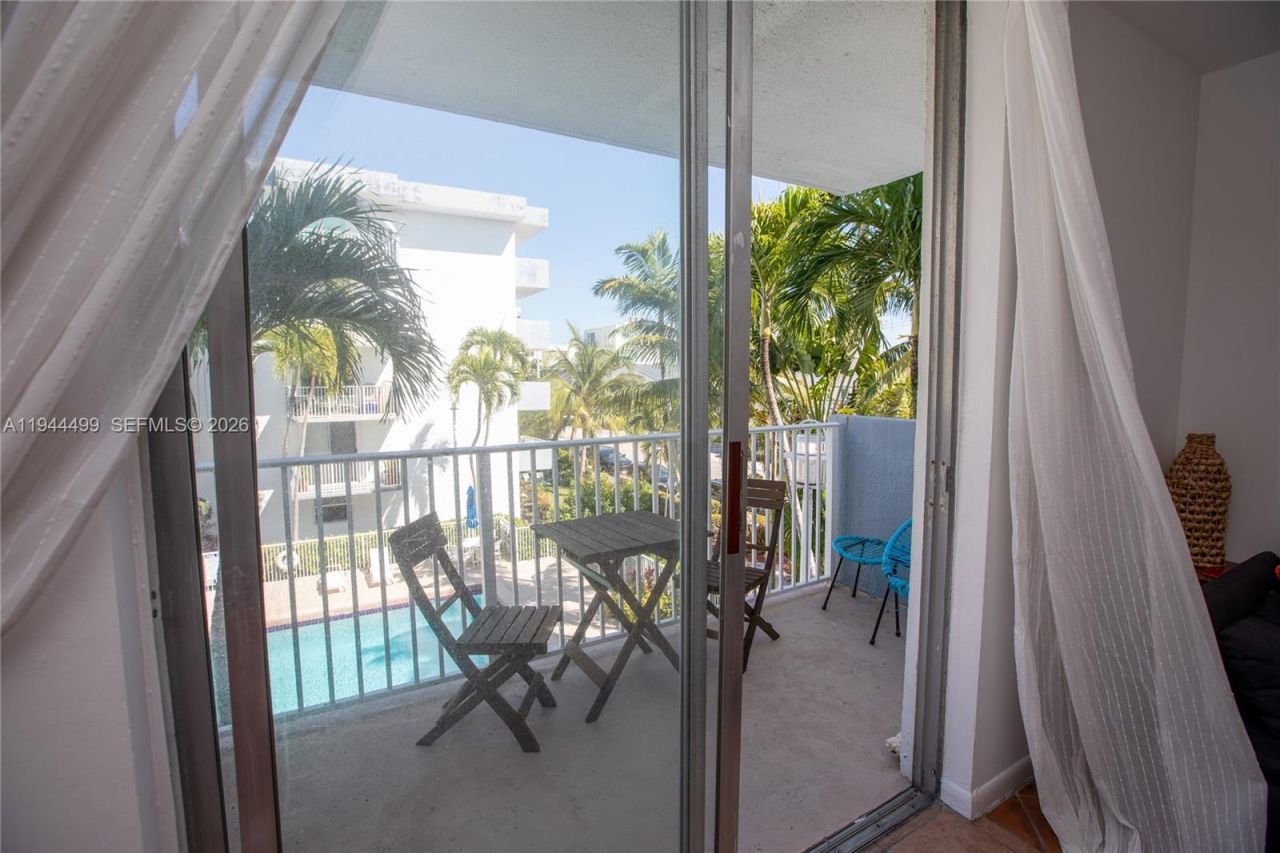 1801 S Treasure Dr , Unit 321, North Bay Village, FL 33141 Photo