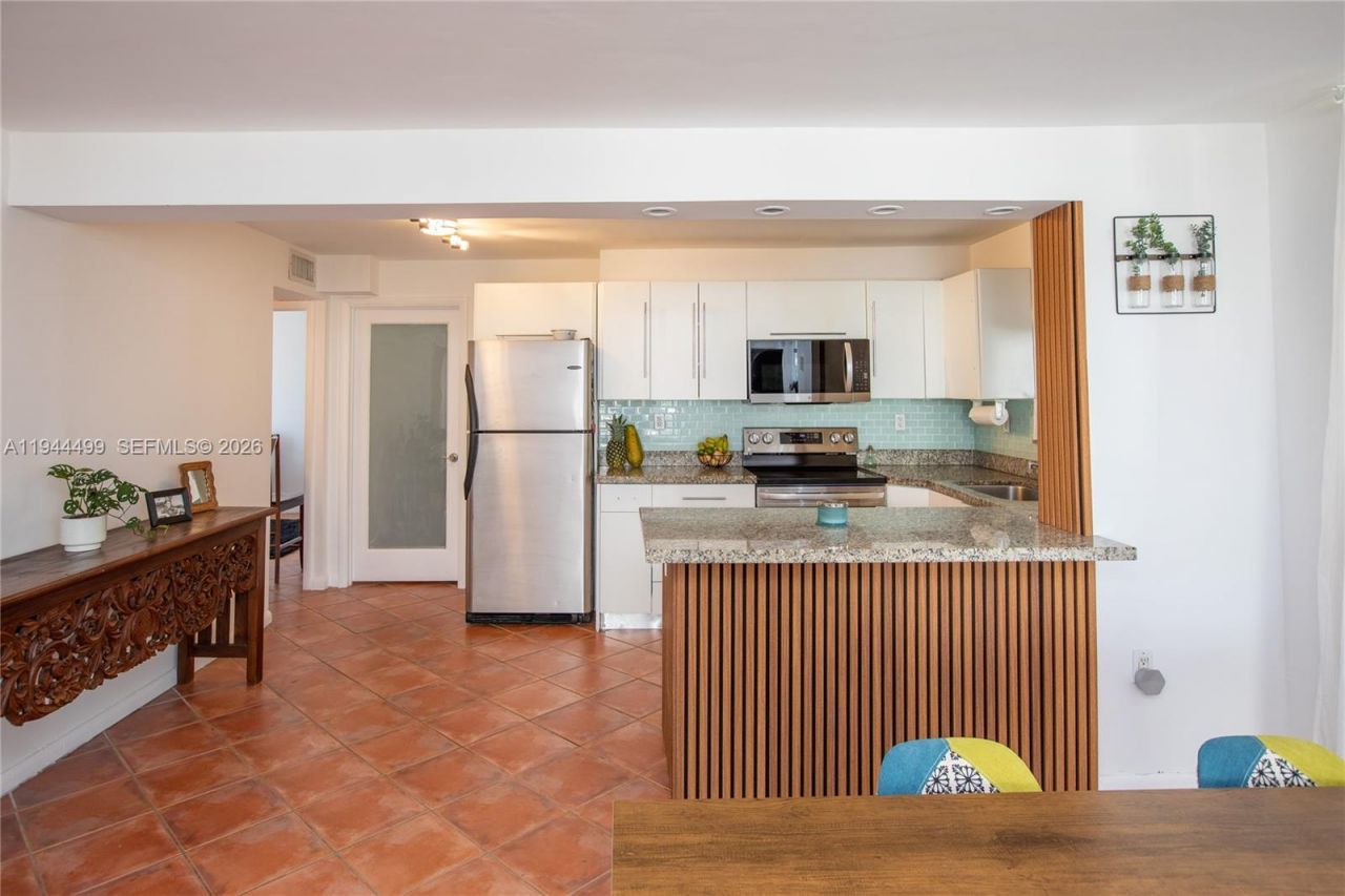 1801 S Treasure Dr , Unit 321, North Bay Village, FL 33141 Photo