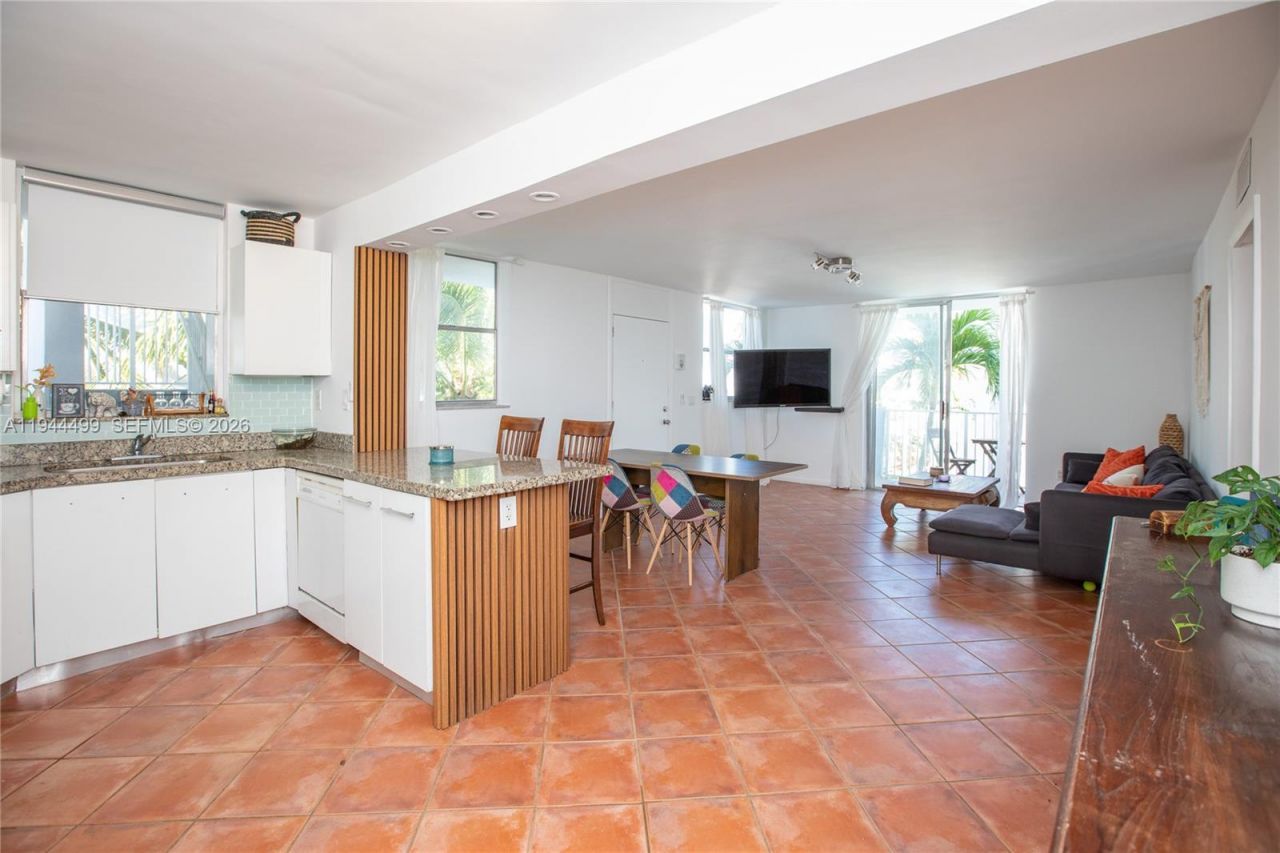 1801 S Treasure Dr , Unit 321, North Bay Village, FL 33141 Photo