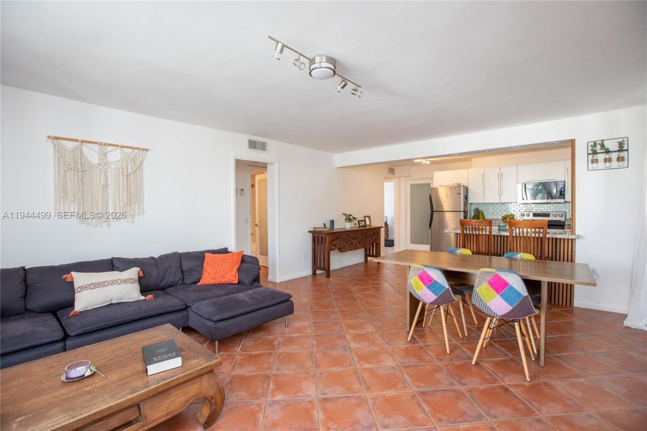 1801 S Treasure Dr , Unit 321, North Bay Village, FL 33141 Photo