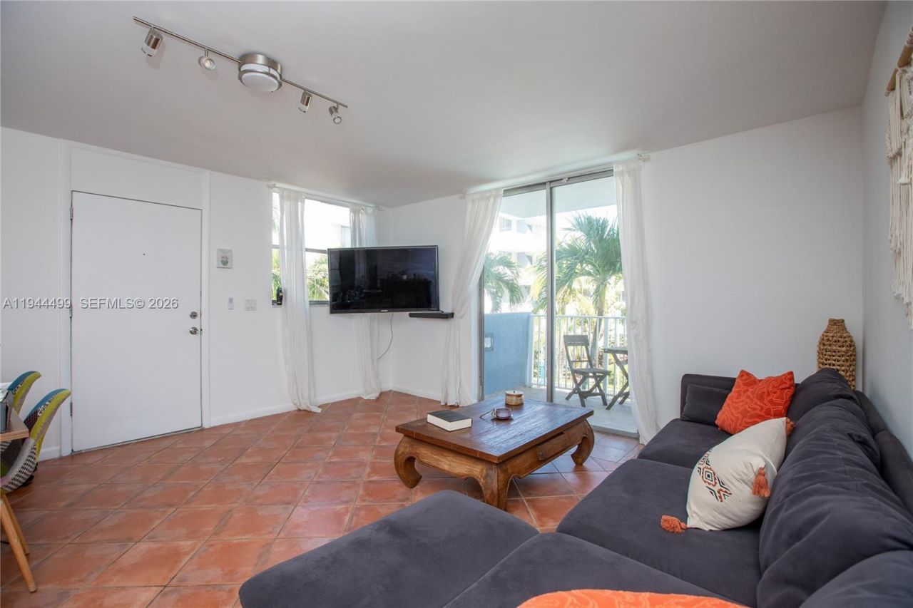 1801 S Treasure Dr , Unit 321, North Bay Village, FL 33141 Photo