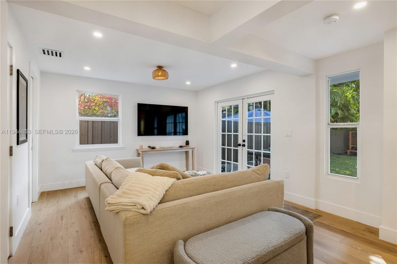 624 NE 71st St, Miami, FL 33138 Photo