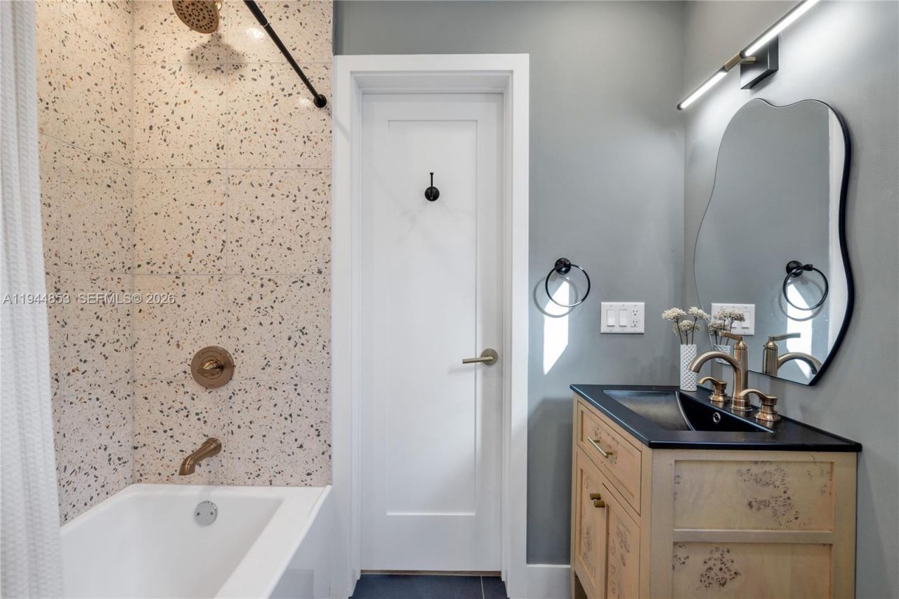 624 NE 71st St, Miami, FL 33138 Photo