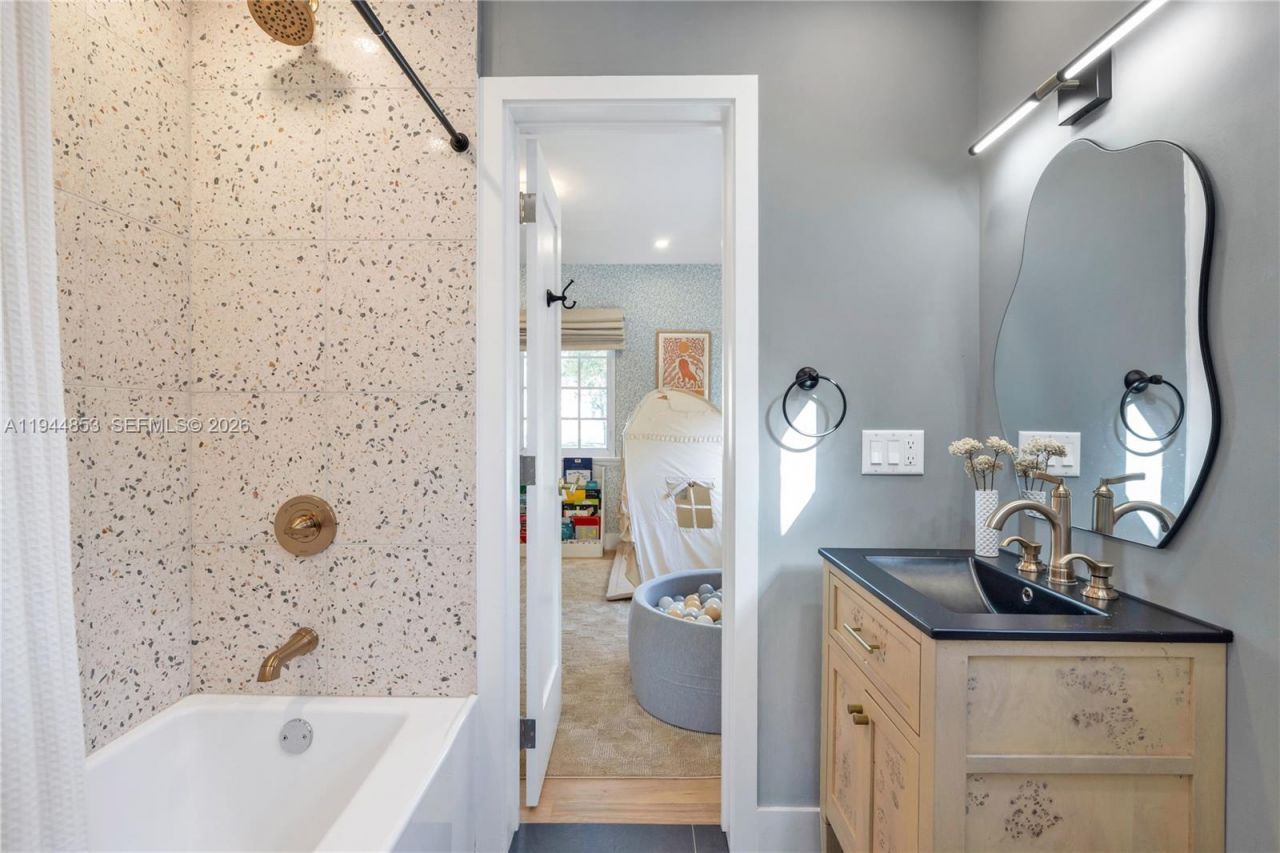 624 NE 71st St, Miami, FL 33138 Photo