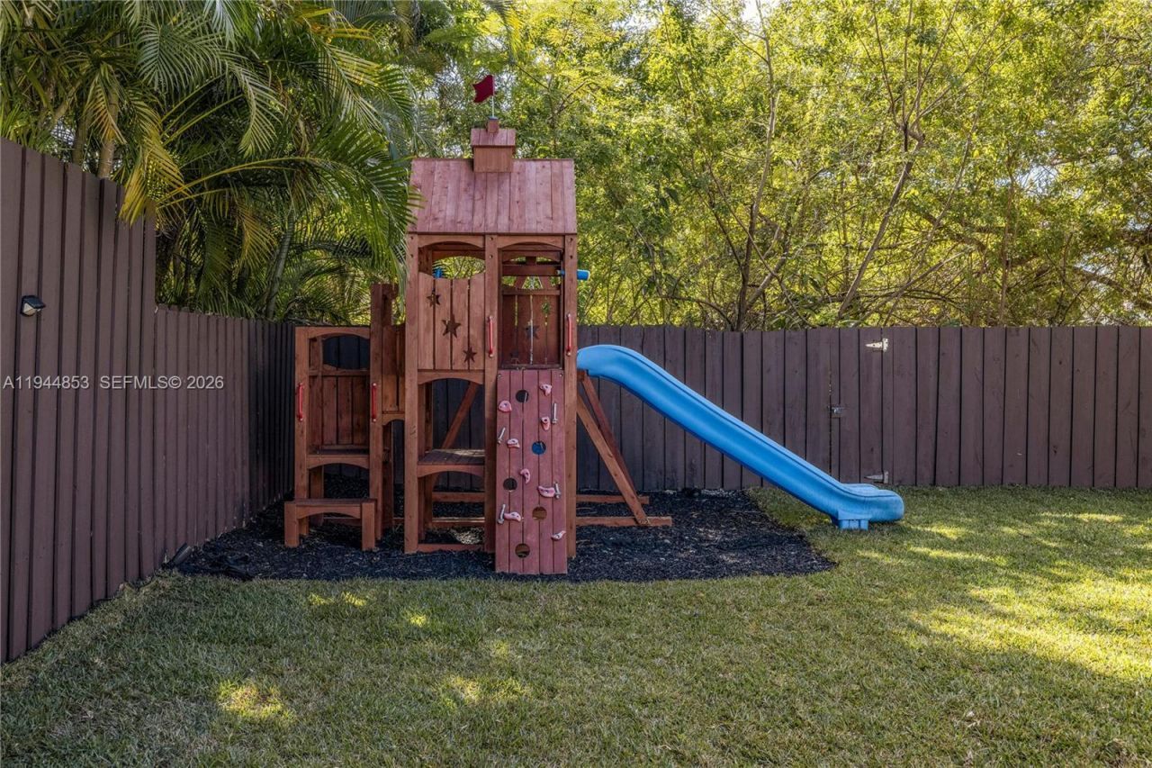 624 NE 71st St, Miami, FL 33138 Photo