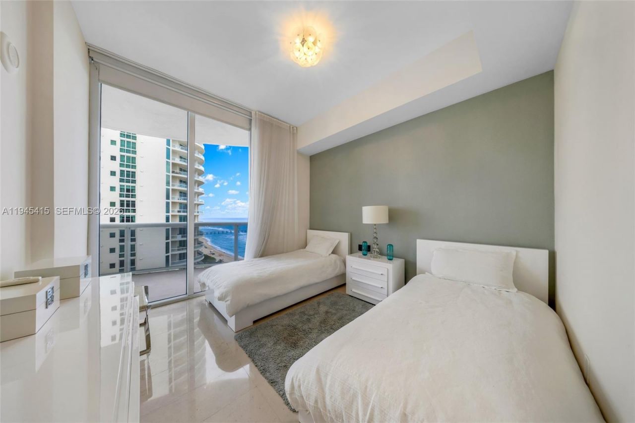16001 Collins Ave, Unit 1502, Sunny Isles Beach, FL 33160 Photo