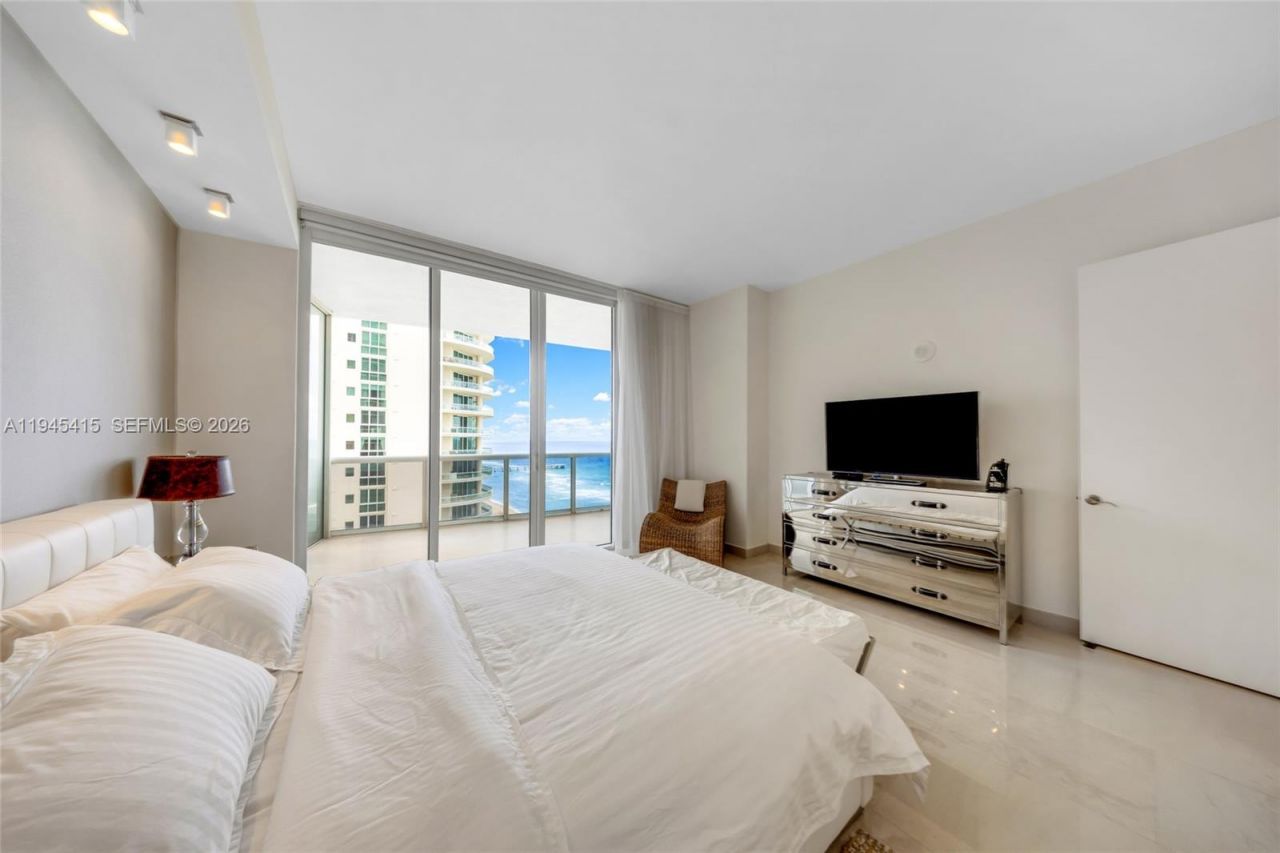 16001 Collins Ave, Unit 1502, Sunny Isles Beach, FL 33160 Photo