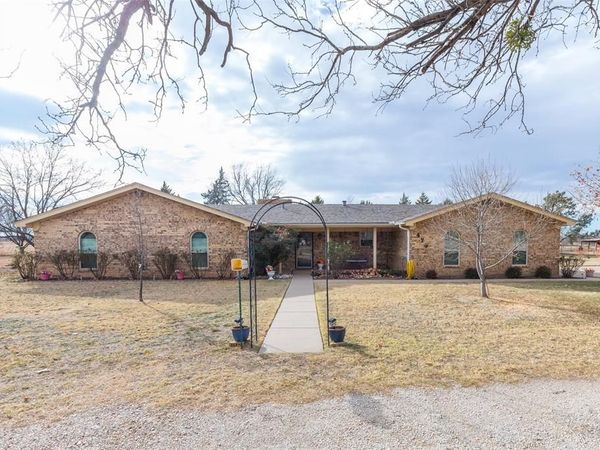 476 Scott Street, Tye, TX 79563