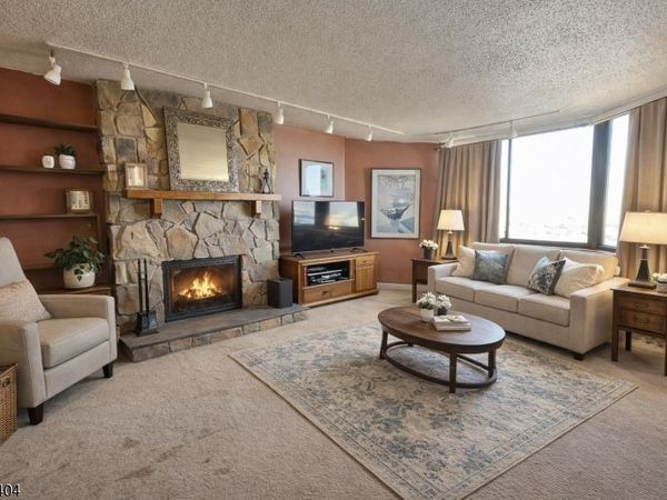 1527 Harmon Cove Tower, Secaucus, NJ 07094