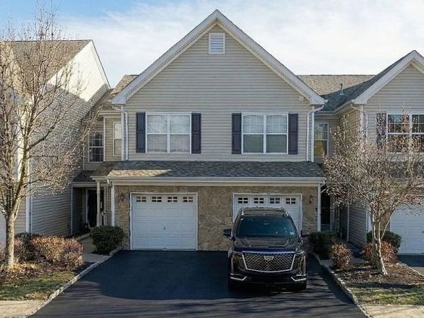136 Mountainside Dr, Pompton Lakes, NJ 07442