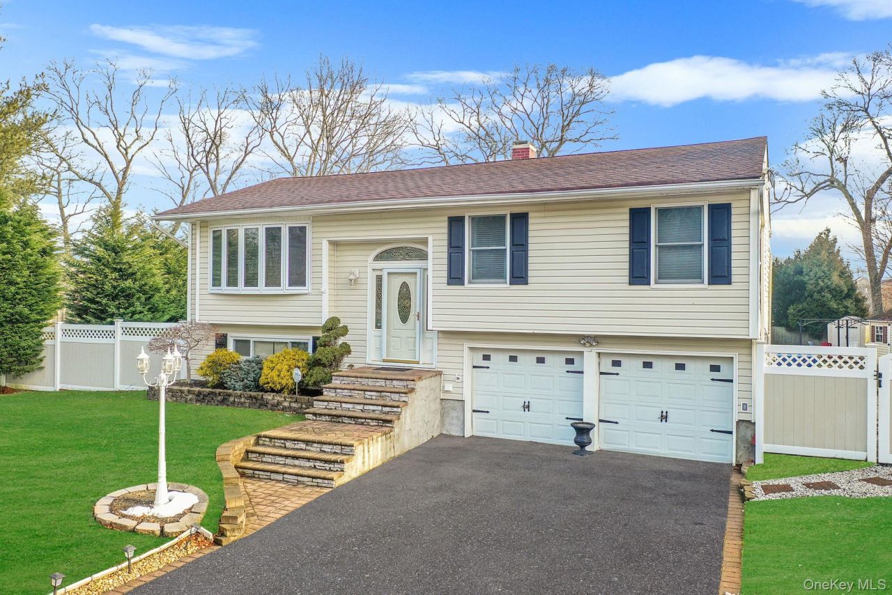 131 Joline Road, Port Jefferson Station, NY 11776 Main Photo