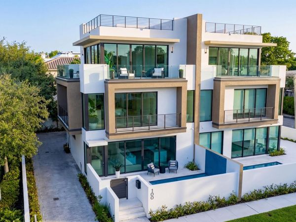 100 Gleason Street, Unit 204, Delray Beach, FL 33483
