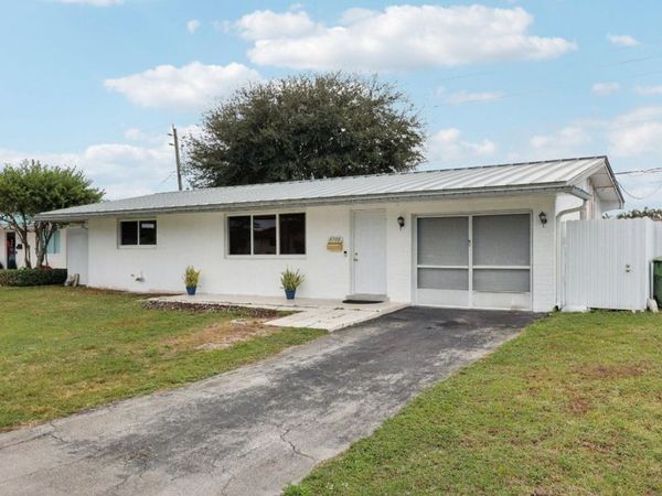 8700 NW 11th Street, Pembroke Pines, FL 33024