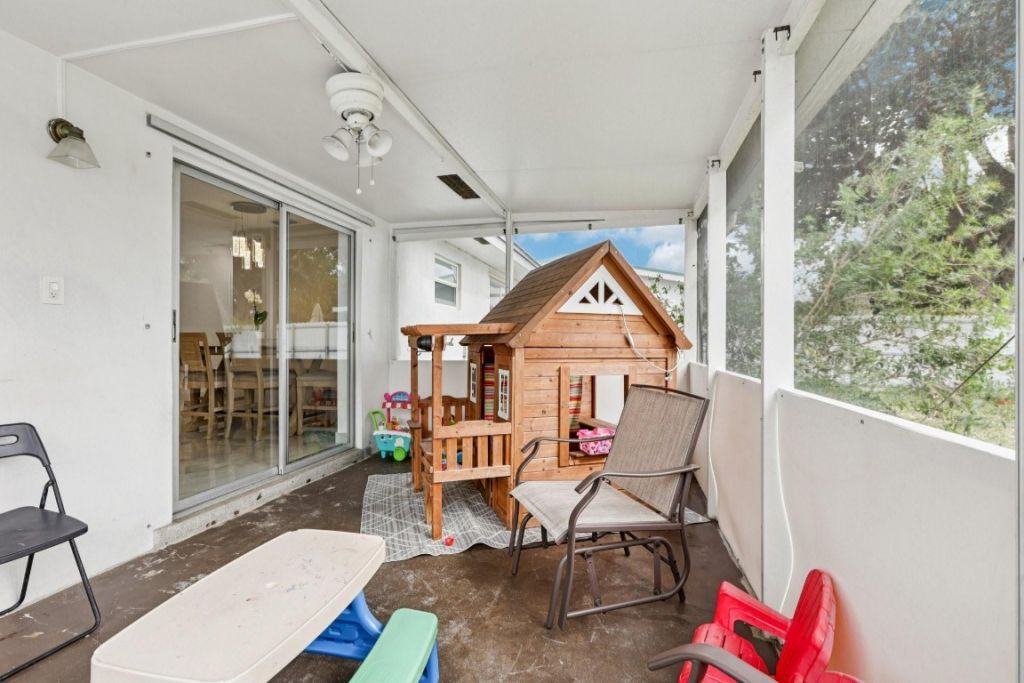 8700 NW 11th Street, Pembroke Pines, FL 33024 Photo