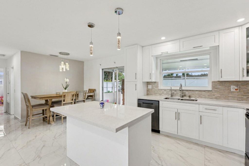 8700 NW 11th Street, Pembroke Pines, FL 33024 Photo