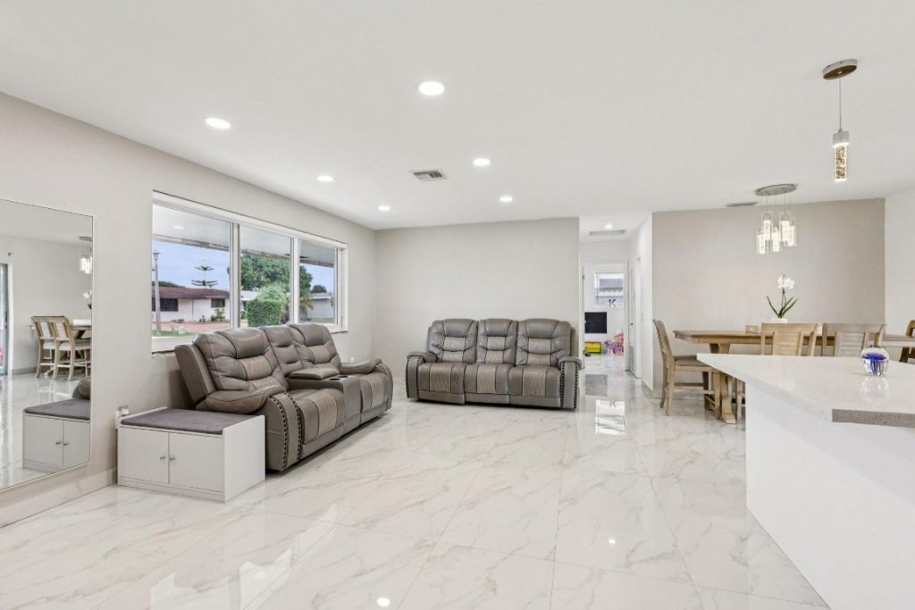 8700 NW 11th Street, Pembroke Pines, FL 33024 Photo